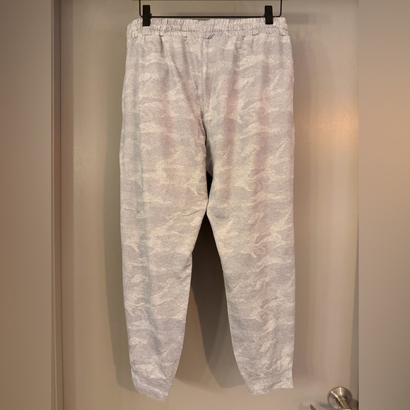 Vuori Light Gray Women's Jogger Pants - Picture 4 of 4